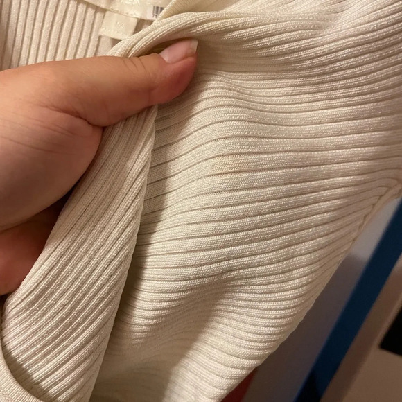 JONATHAN SIMKHAI CREAM CROSS-FRONT CROPPED KNIT TOP - Picture 4 of 7